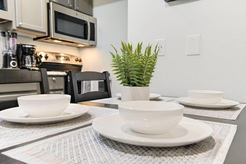Lux Suite /King Bed /Free Parking/Pool/First Floor Houston Exterior foto