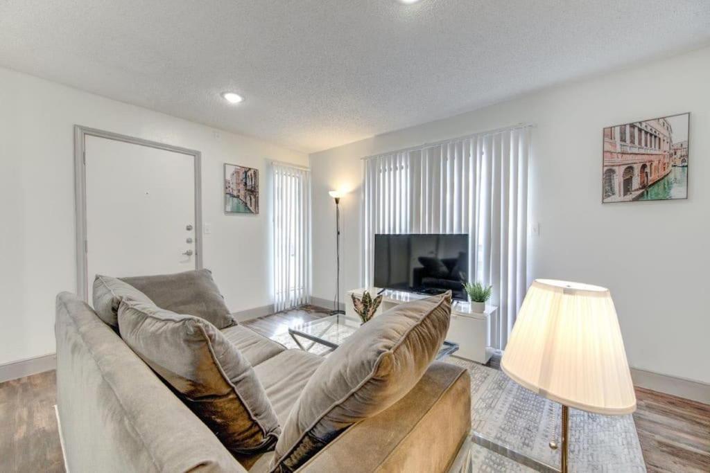 Lux Suite /King Bed /Free Parking/Pool/First Floor Houston Exterior foto