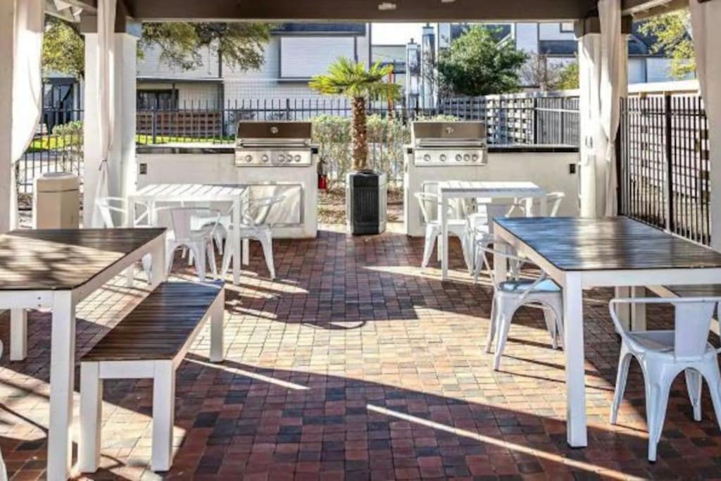 Lux Suite /King Bed /Free Parking/Pool/First Floor Houston Exterior foto
