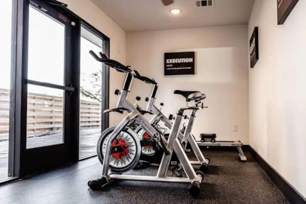 Lux Suite /King Bed /Free Parking/Pool/First Floor Houston Exterior foto