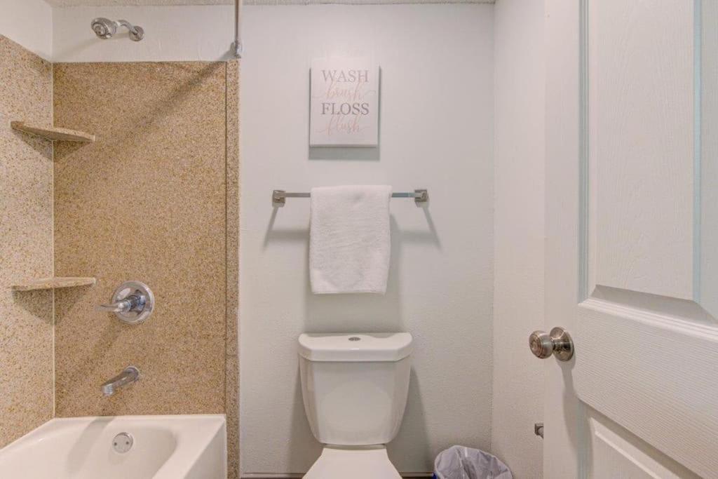 Lux Suite /King Bed /Free Parking/Pool/First Floor Houston Exterior foto