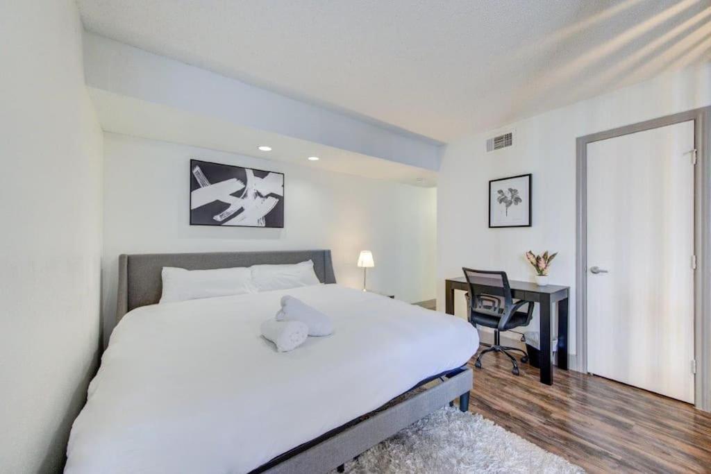 Lux Suite /King Bed /Free Parking/Pool/First Floor Houston Exterior foto