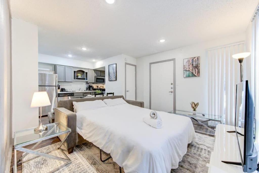 Lux Suite /King Bed /Free Parking/Pool/First Floor Houston Exterior foto