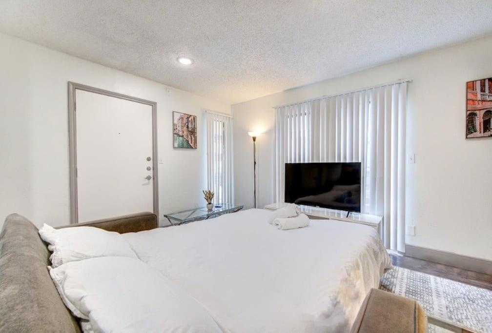 Lux Suite /King Bed /Free Parking/Pool/First Floor Houston Exterior foto
