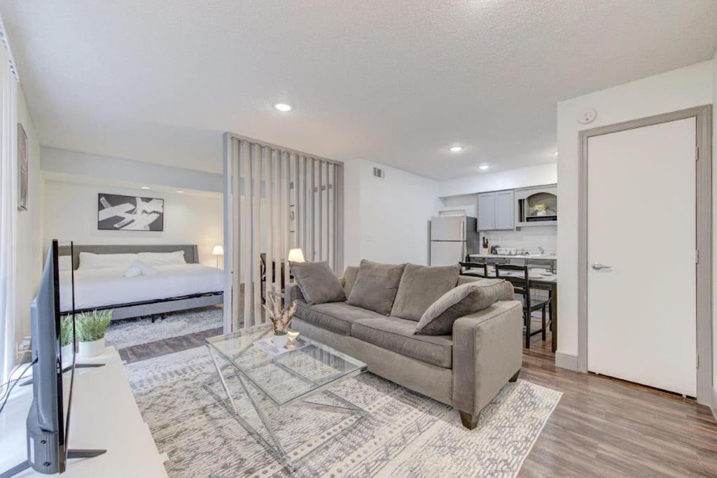 Lux Suite /King Bed /Free Parking/Pool/First Floor Houston Exterior foto