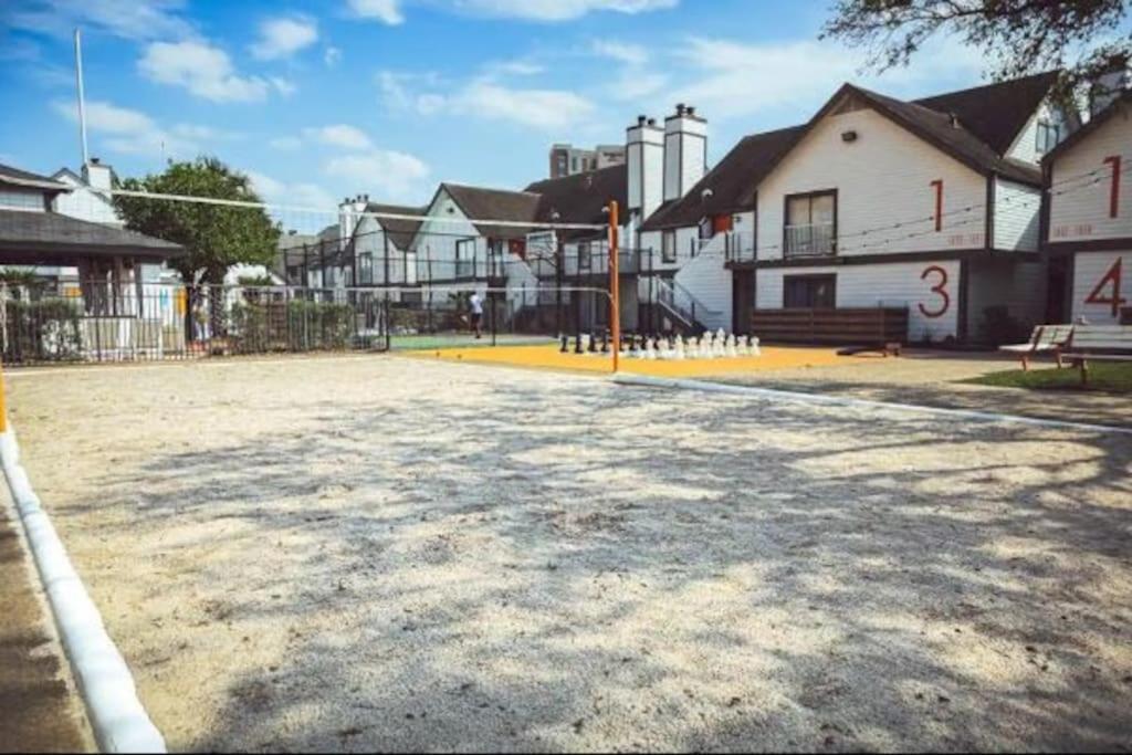 Lux Suite /King Bed /Free Parking/Pool/First Floor Houston Exterior foto